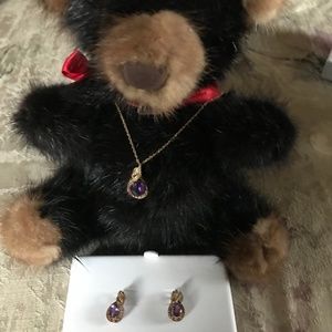 Nice necklace and earrings: